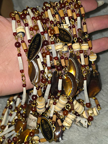 Mother pearl necklaces - x, of